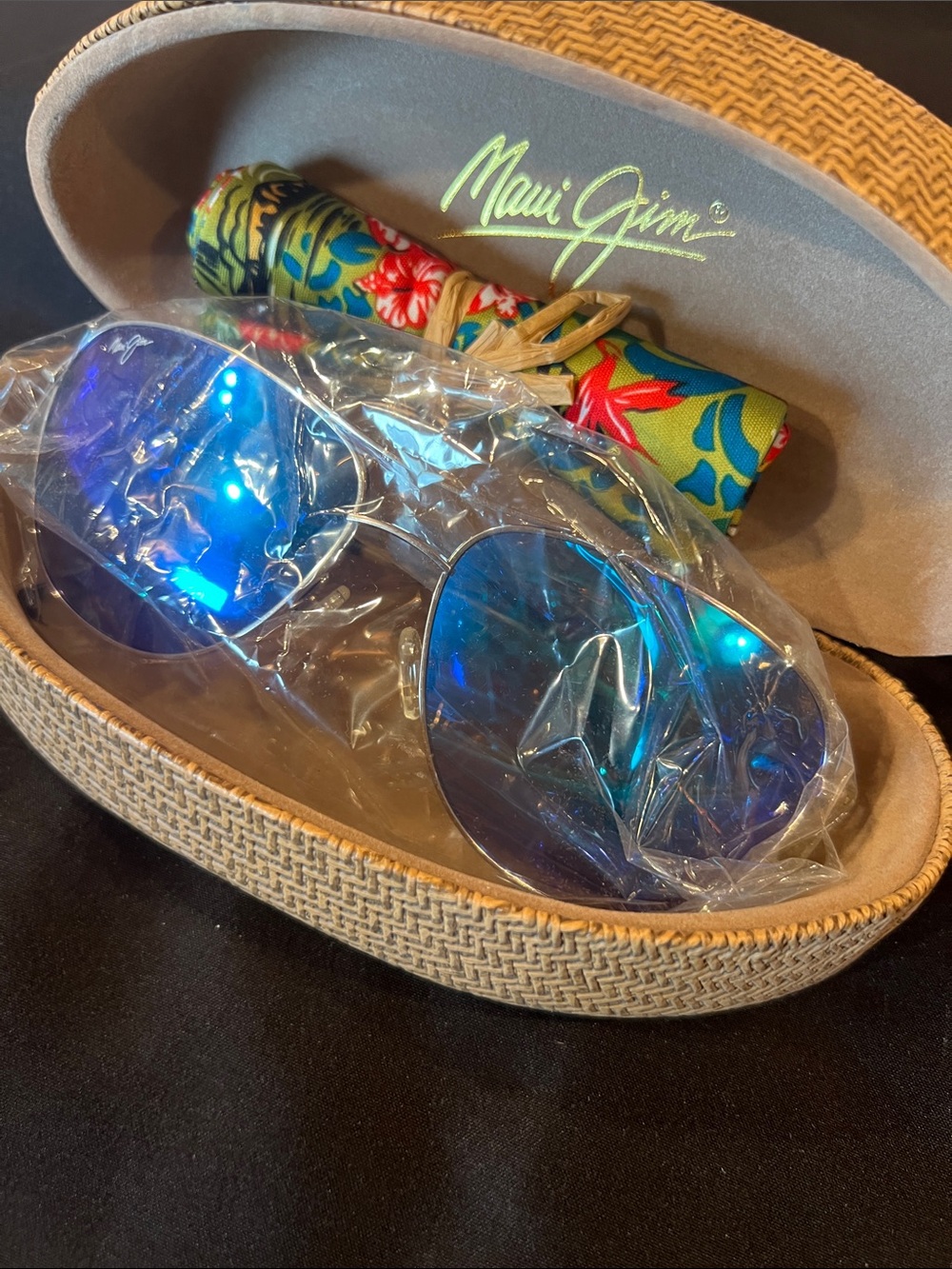 Maui Jim Maverick Silver Titanium Frame Sunglasses with Blue Mirrored Lenses - Picture 8 of 8